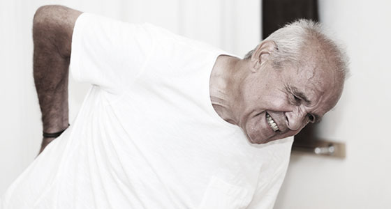 腰痛イメージ写真